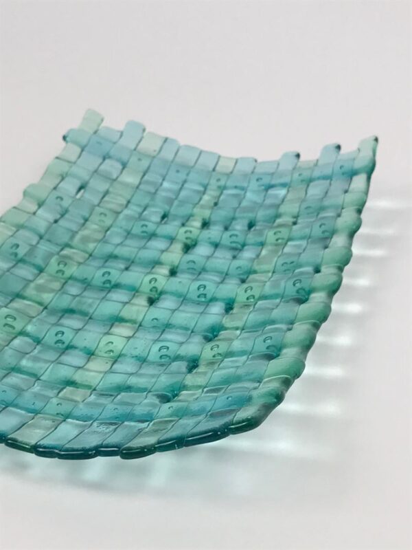 Transparent weave platter